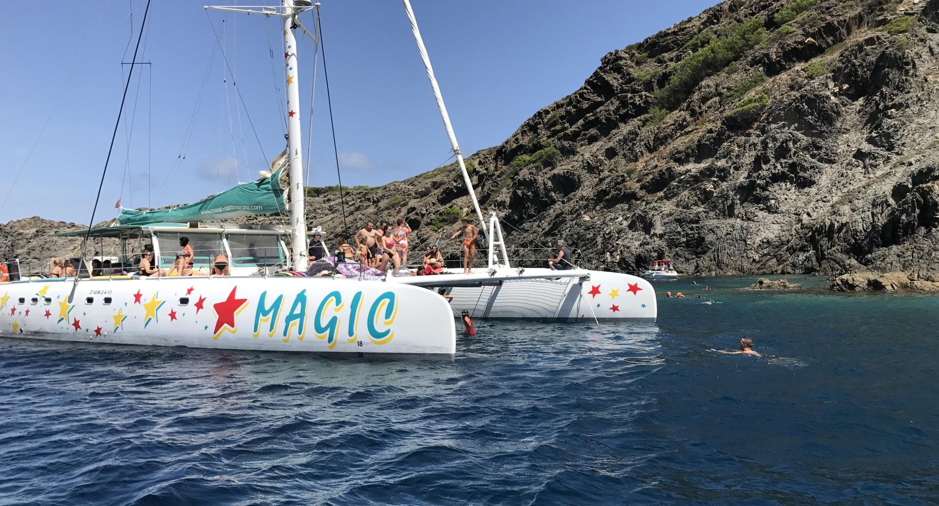 Catamaran excursions in Roses