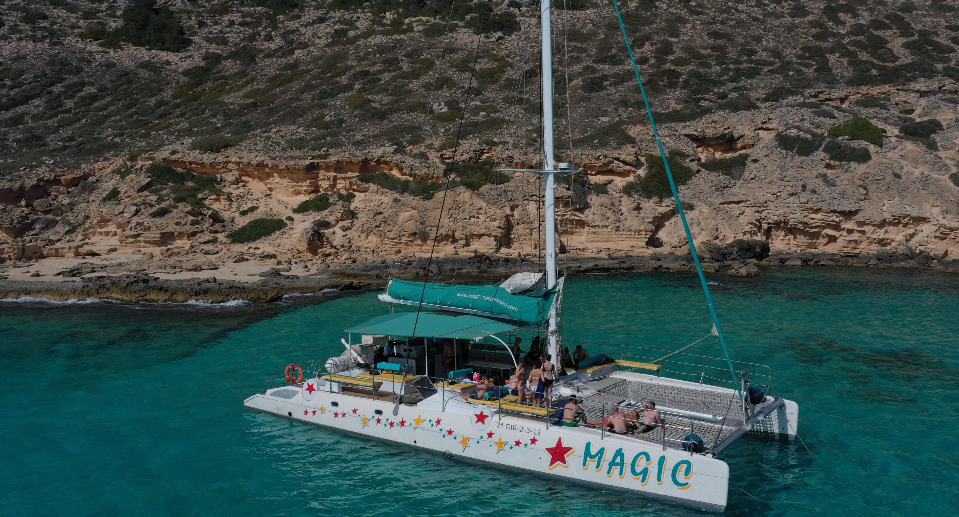 Creuers amb catamarà a la Badia de Palma