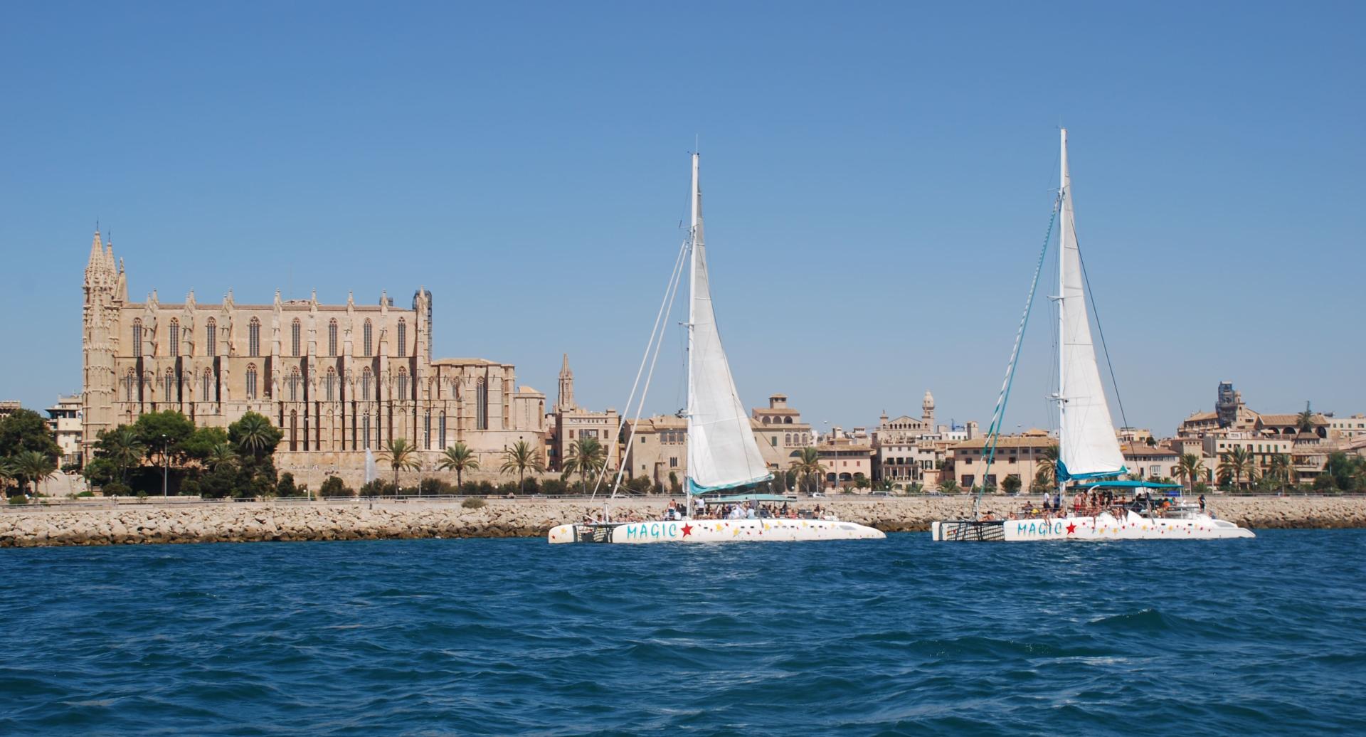 Creuers en catamarà a Mallorca