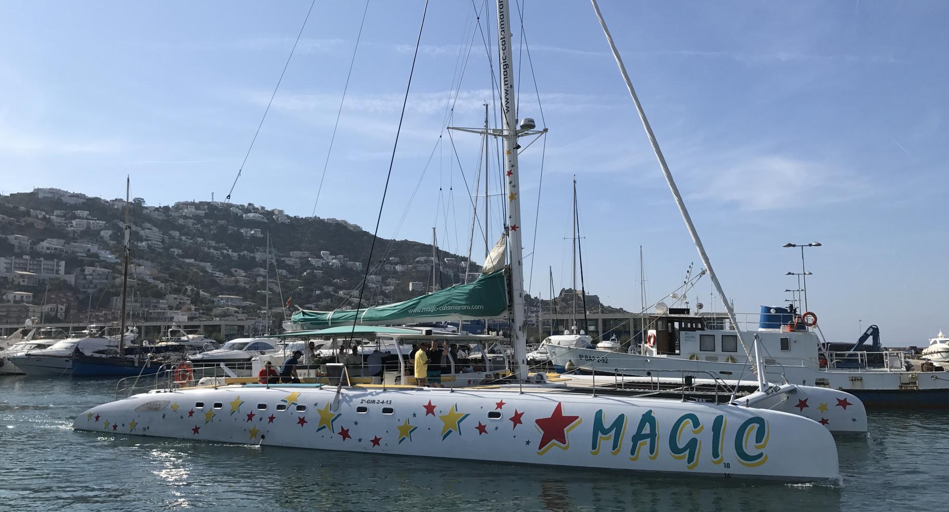 Contacta amb Magic Catamarans